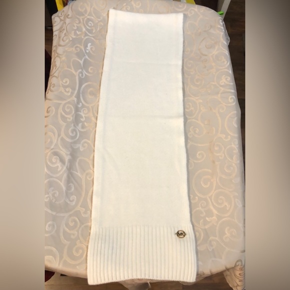 Michael Kors Hat & Scarf Set - Picture 5 of 7